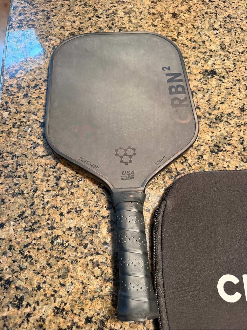 Good Condition Lightweight 13 Mm Crbn 2 Pickleball Paddle W/ Cover View 3